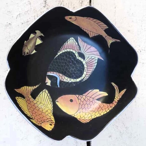 Vintage Porcelain Chinese Black Bowl with Raised Tropical Fish Designs - Picture 3 of 10
